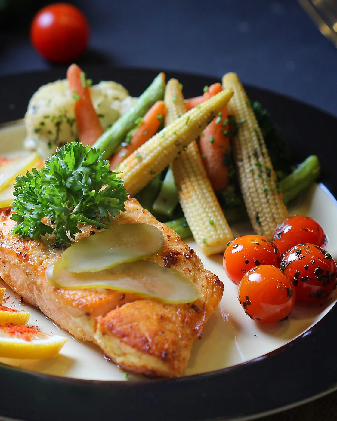Grilled salmon with cooked tomatoes and vegetables